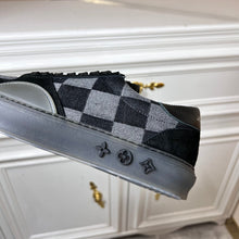Load image into Gallery viewer, Louis Vuitton Ollie Sneakers
