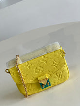 Load image into Gallery viewer, Louis Vuitton Micro Metis Bag
