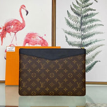 Load image into Gallery viewer, Louis Vuitton Daily Pouch
