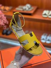 Load image into Gallery viewer, Hermes Santorini Sandals
