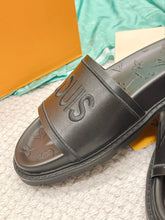 Load image into Gallery viewer, Louis Vuitton Men Slides
