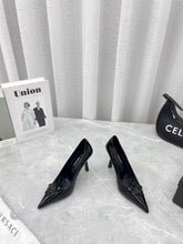 Load image into Gallery viewer, Versace  La Medusa Naplak Pumps
