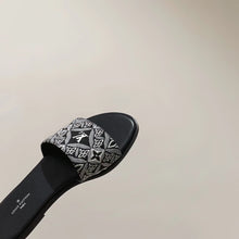 Load image into Gallery viewer, Louis Vuitton Lock it flat Mule
