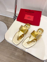 Load image into Gallery viewer, Valentino ONE STUD CALFSKIN FLAT THONG SANDAL
