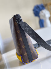 Load image into Gallery viewer, Louis Vuitton Cruiser Messenger Bag
